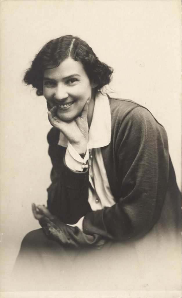 Актриса Малого театра В.А.Шухмина. [Москва, 1920-е]. Фотооткрытка. Из фондов РГБИ.