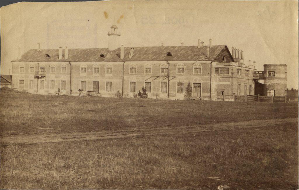 Завод в имении принца Ольденбургского, находящийся в 14 верстах от г.Екатеринбурга. [конец XIX – нач. XX вв.]. Фотография. Дар А.А.Фомина. Из фондов РГБИ.