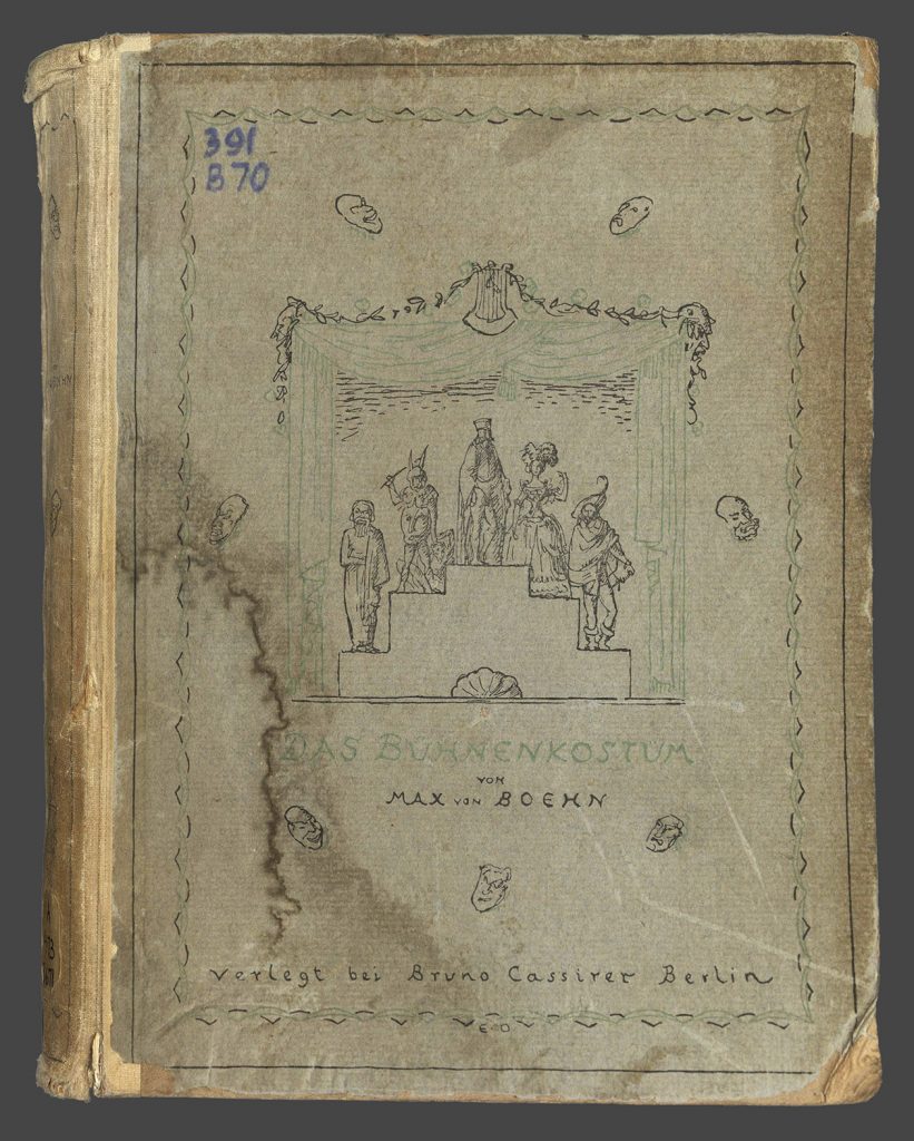 Переплет экземпляра, аналогичного подаренному А.В.Луначарским: Boehn, Max von. Das Buhnenkostum in Altertum Mittelalter und Neuzeit : Mit 325 Abbildungen / Von M. von Boehn. - Berlin : Cassirer, 1921. Из фондов РГБИ. Подлинный экз. хранится в библиотеке Академического Малого театра.