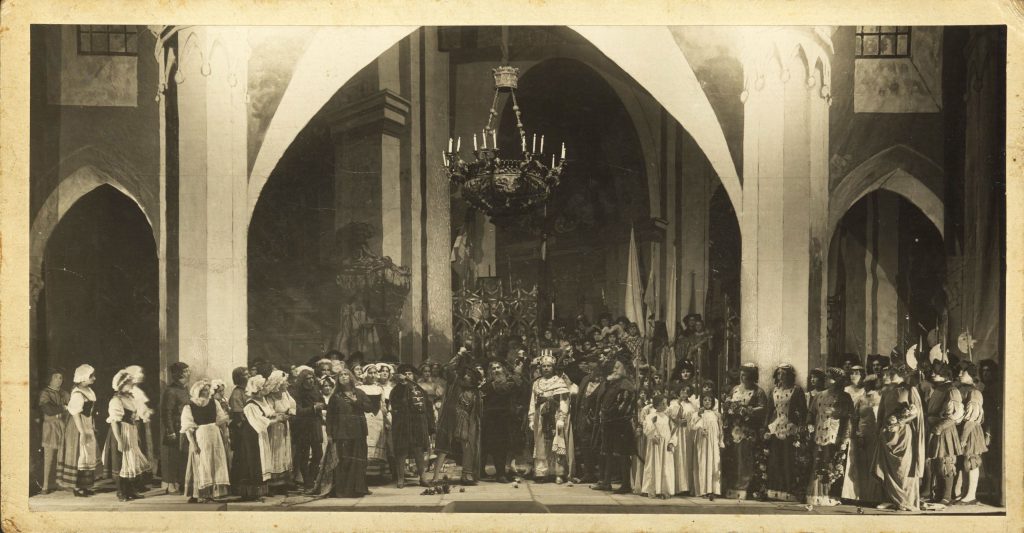 Сцена из оперы «Пророк» в Частной опере С.И.Зимина. М.Сахаров и П.Орлов, фотоателье. Москва, [не ранее 1915]. Фотография. Из фондов РГБИ.