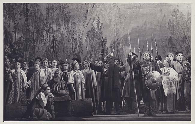 Сцена из оперы «Иван Сусанин» Государственного академического Большого театра. 1945. Репродукция фотографии. Из фондов РГБИ.