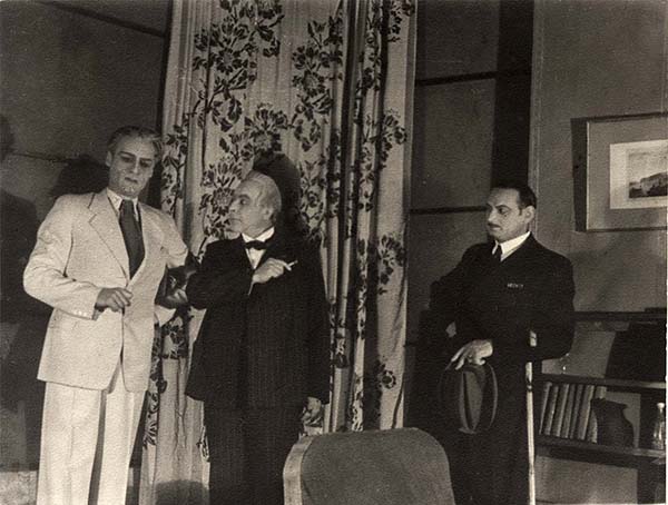 Сцена из спектакля «Русский вопрос» (г.Алма-Ата, Республиканский русский театр драмы Казахской ССР, 1947. Режиссер ?). 1947. Фотография. Из фондов РГБИ.