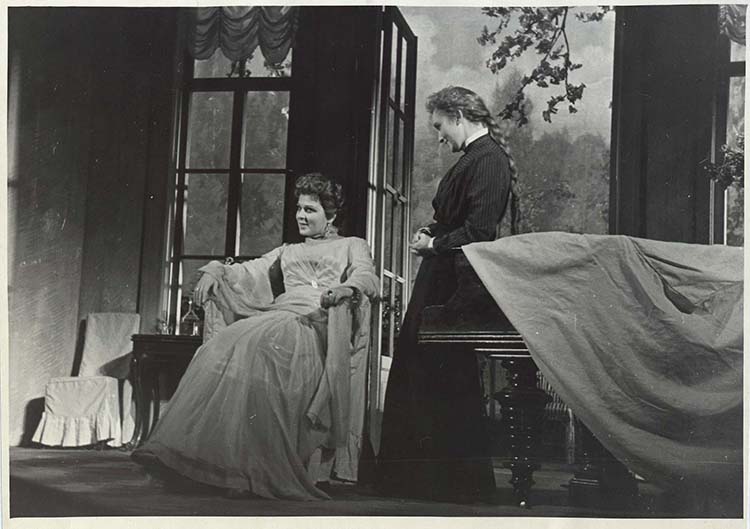 Материалы выставок 1947 г. Сцена из спектакля «Дядя Ваня» (г.Москва, МХАТ, 1947. Режиссер?). 1947. Фотография. Из фондов РГБИ.